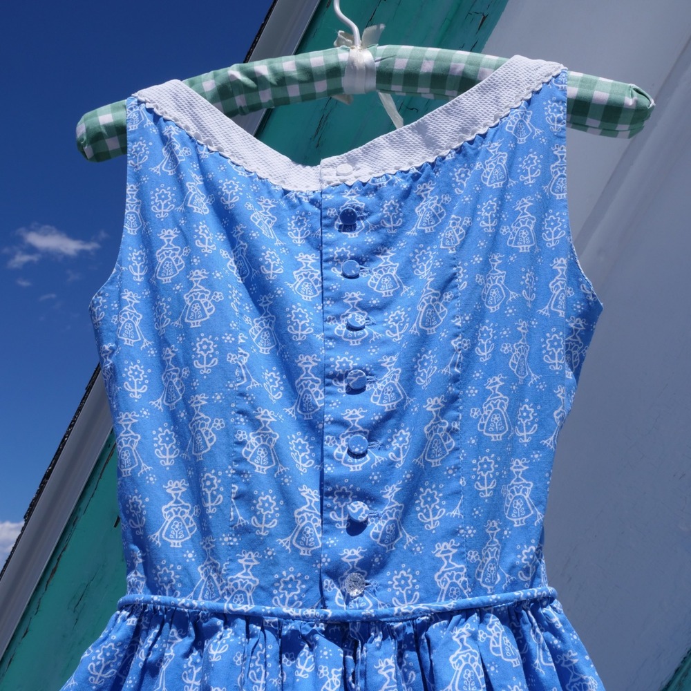 The cutest vintage 1950s/60s cotton garden lady novelty print fit & flare dress - Picture 9 of 10